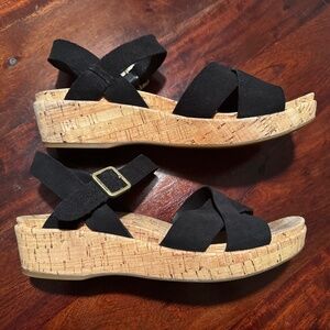 70’s retro chic 🖤 Black suede Korke-Ease Myrna - size 9